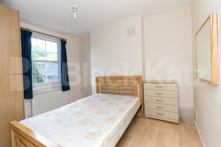 Top floor 3 bedroom apartment located within easy reach of local amenities  Annette Road, Holloway